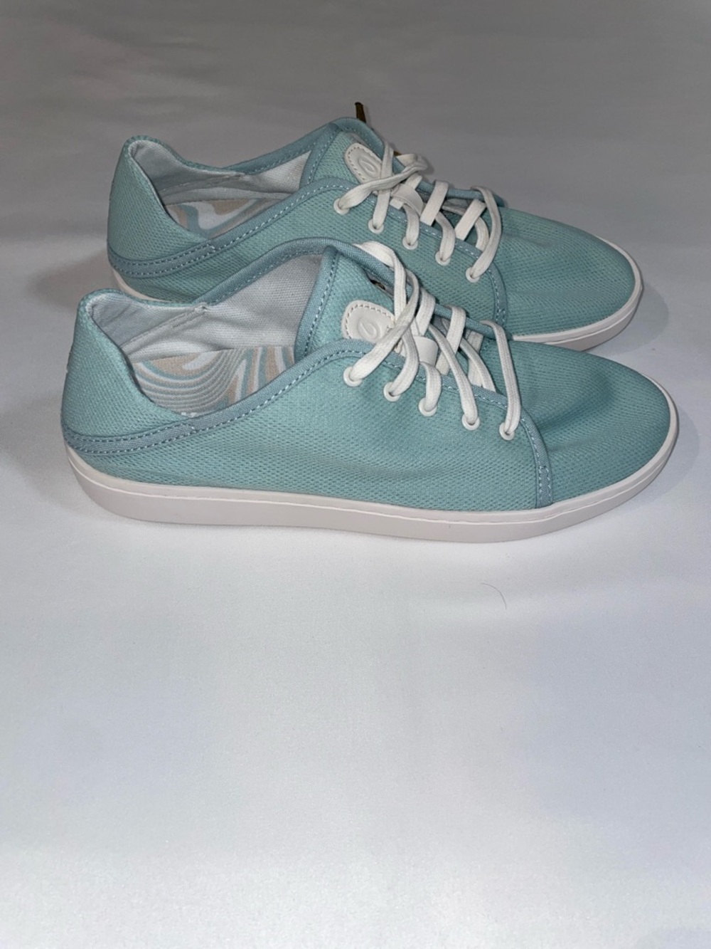 OluKai Pehuea Li Tapa Mesh Sneakers. NWT Size 9